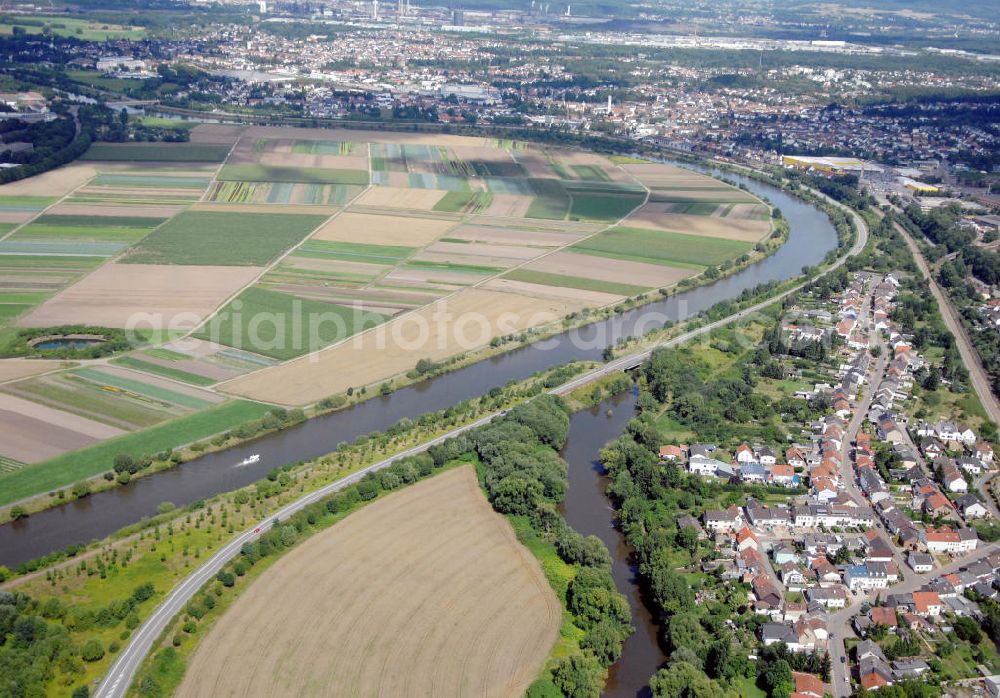 Aerial image Saarlouis - Blick über die Saar auf die Kapuzineraue / Felder / Landschaft in Saarlouis.