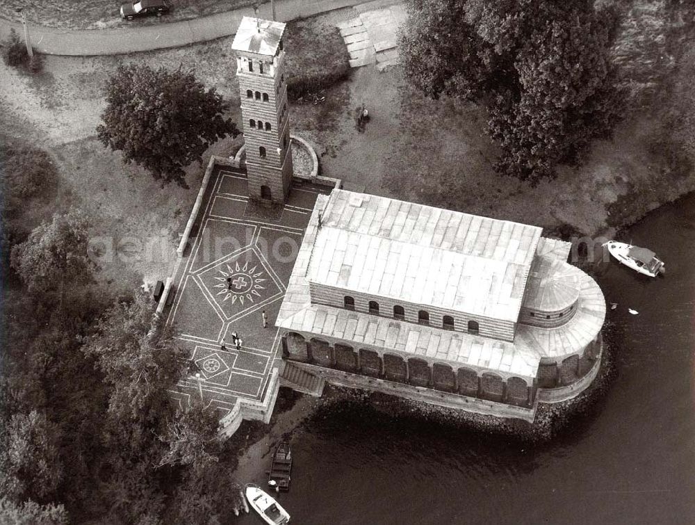 Potsdam-Sacrow from the bird's eye view: Sacrower Heilandskirche im ehem. Grenzstreifen zwischen Potsdam und Berlin.