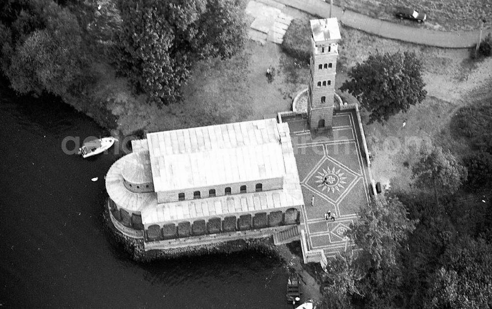 Aerial image Potsdam-Sacrow - Sacrower Heilandskirche im ehem. Grenzstreifen zwischen Potsdam und Berlin.