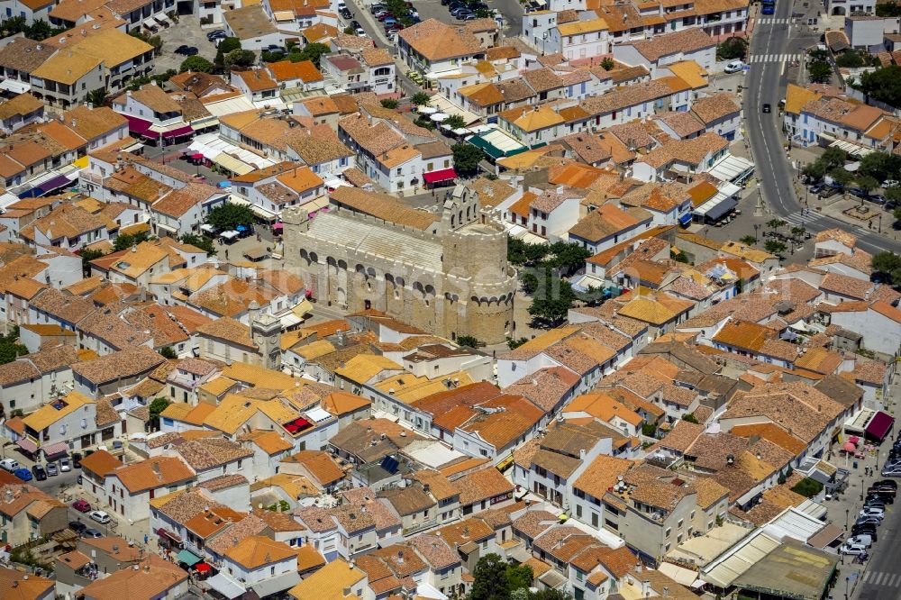 Saintes-Maries-de-la-Mer from the bird's eye view: Religious building - church building in the Paroisse Saintes Maries de la Mer in Saintes-Maries-de-la-Mer in France