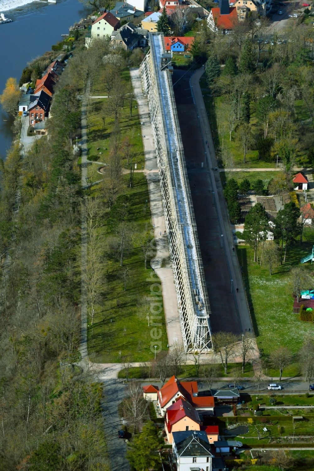 Aerial image Bad Kösen - Salt flats - building of a former graduation house for salt extraction on Park on Gradierwerk in Bad Koesen in the state Saxony-Anhalt, Germany