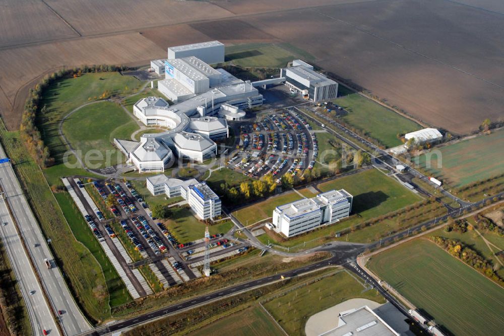 Barleben from above - Blick auf das Areal der Salutas Pharma GmbH in Barleben. Salutas entwickelt, fertigt, lagert und versendet hochwertige Pharmazeutika in einem der modernsten Pharmaproduktions- und Logistikzentren Europas. Das 1995 nach Investitionen von umgerechnet rund 170 Millionen Euro in Vollbetrieb genommene Werk ist mit derzeit 1.400 Mitarbeiter(innen) und Arbeitgebern ein bedeutender Wirtschaftsfaktor für das Land Sachsen-Anhalt. Kontakt: SALUTAS Pharma GmbH, Otto-von-Guericke Allee 1, 39179 Barleben, Tel.: 039203 / 71 - 0,