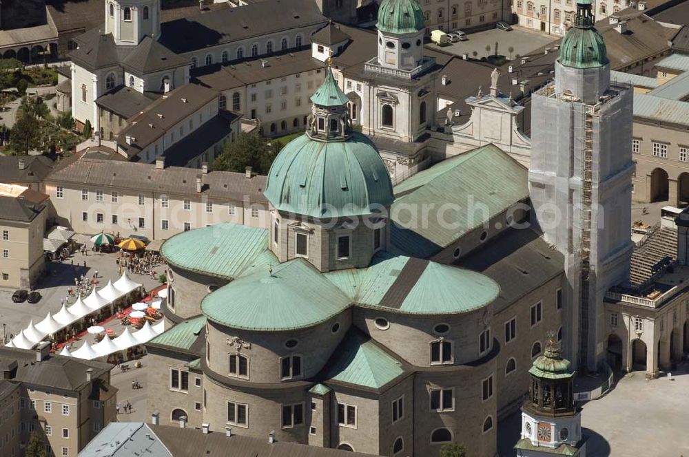 Aerial image Salzburg - Der Salzburger Dom ist die Domkirche des Erzbistum Salzburg. Der Barockbau hat eine Länge von 101 Metern und steht in der Altstadt von Salzburg. Salzburg 2007/07/14 The Salzburg Cathedral is a 17th century baroque cathedral in the city of Salzburg, dedicated to Saint Rupert of Salzburg.