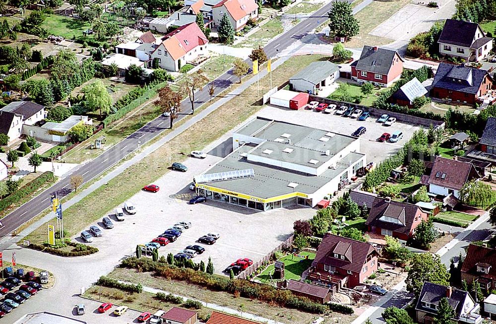 Salzwedel / Sachsen-Anhalt from the bird's eye view: Salzwedel / Sachsen-Anhalt Blick auf das OPEL-Autohaus in Salzwedel / Sachsen-Anhalt Adresse: Autohaus Altmark GmbH Arendseer Str. 26 29410 Salzwedel Tel: 03901 / 33014 Fax: 03901 / 26161 06.09.2003