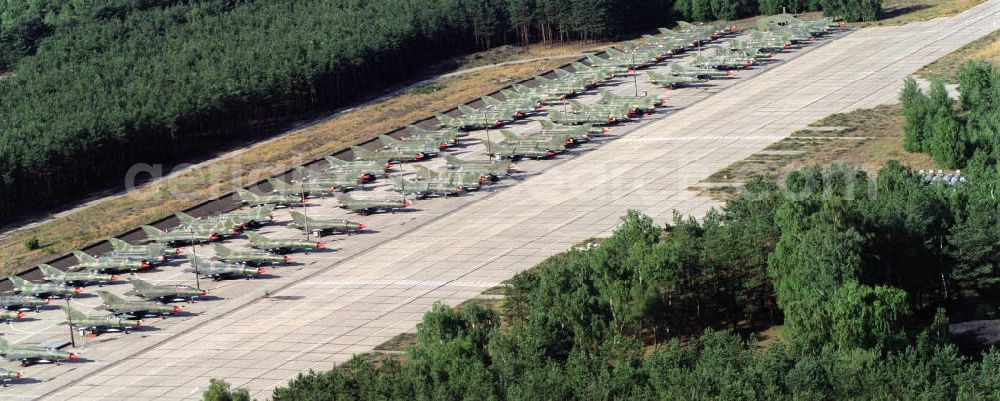 Drewitz from the bird's eye view: Die letzten, bereits verkauften MiG-21 der NVA auf dem Sammelplatz für Militärtechnik auf dem Militärflugplatze Cottbus-Drewitz. The last already sold MiG-21 of the former National People's Army at the assembly area for military technology at the military airfields Cottbus-Drewitz.