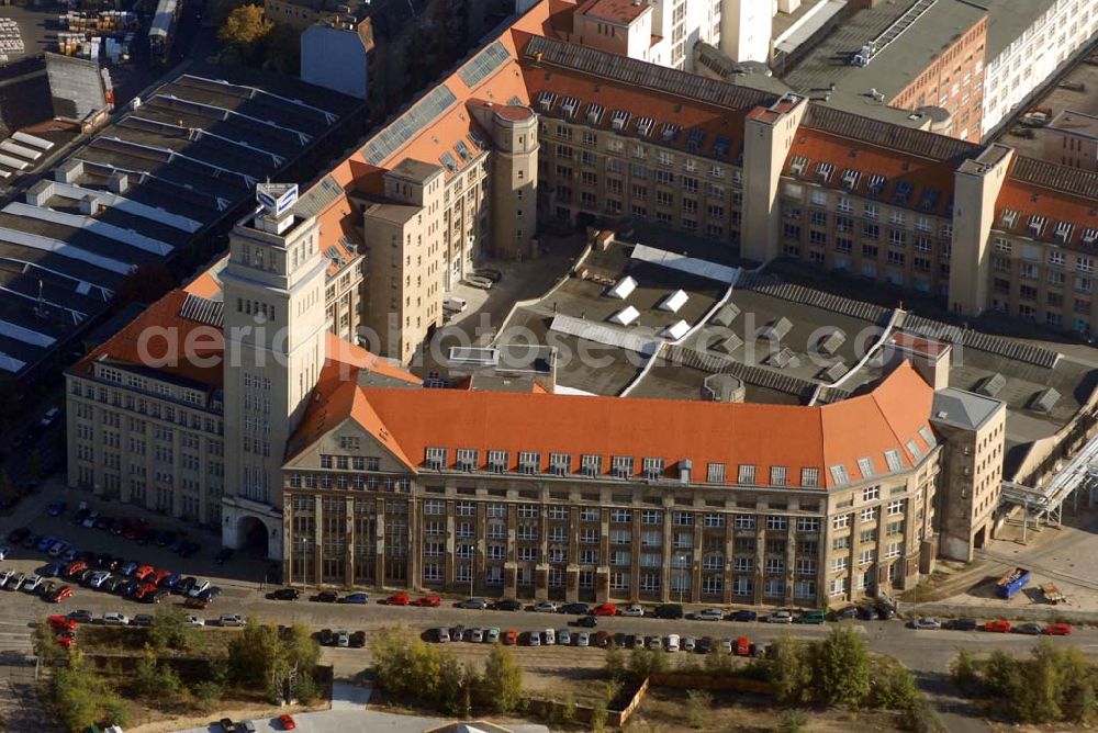 Berlin-Oberschöneweide from above - Blick auf das ehemalige Samsung-Bildröhrenwerk in Oberschöneweide. Der südkoreanische Konzern Samsung betrieb in Oberschöneweide bis Ende 2005 einen Produktionsstandort für Bildschirm- und Mobilfunkgeräte. Kontakt: Helmut Meinke, Geschäftsführer der Samsung SDI Germany GmbH Tel. 030 / 5305-3620