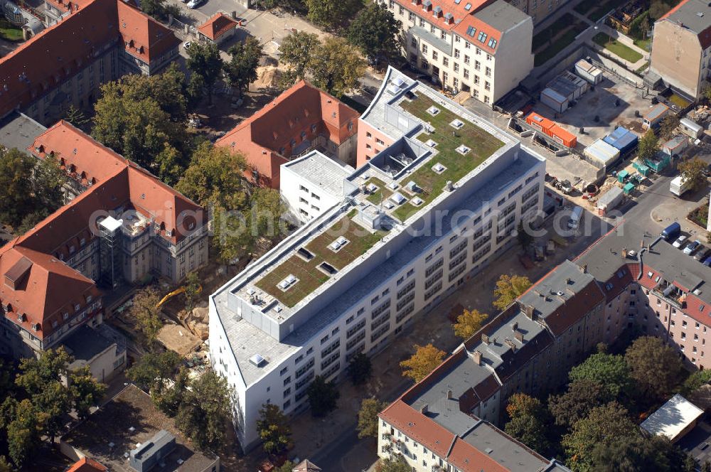 Berlin-Lichtenberg from the bird's eye view: Gelände des Sana Klinikums in Berlin-Lichtenberg. Blick auf den Erweiterungsbau. Das Sana Klinikum Lichtenberg gehört zur Sana Kliniken Berlin-Brandenburg GmbH. Dies sind Einrichtungen zur ambulanten, stationären und rehabilitativen Gesundheitsversorgung in Berlin und Brandenburg. Adresse / Kontakt: Sana Klinikum Lichtenberg Fanningerstraße 32, 10365 Berlin - Lichtenberg; Fon: 030 - 55 18 0; Fax: 030 - 55 18 40 04; Mail: info@sana-kl.de Weitere Informationen: http://