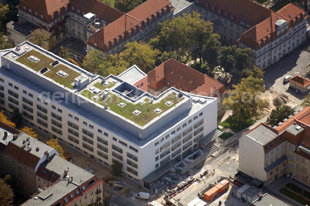 Berlin-Lichtenberg from above - Gelände des Sana Klinikums in Berlin-Lichtenberg. Blick auf den Erweiterungsbau. Das Sana Klinikum Lichtenberg gehört zur Sana Kliniken Berlin-Brandenburg GmbH. Dies sind Einrichtungen zur ambulanten, stationären und rehabilitativen Gesundheitsversorgung in Berlin und Brandenburg. Adresse / Kontakt: Sana Klinikum Lichtenberg Fanningerstraße 32, 10365 Berlin - Lichtenberg; Fon: 030 - 55 18 0; Fax: 030 - 55 18 40 04; Mail: info@sana-kl.de Weitere Informationen: http://