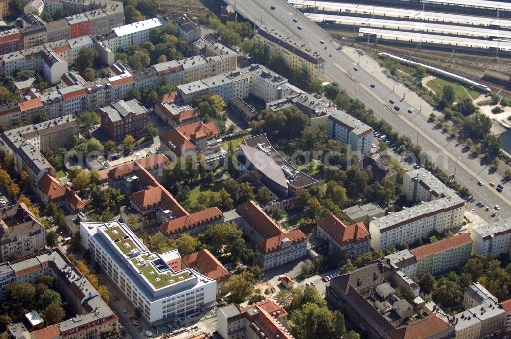 Berlin-Lichtenberg from the bird's eye view: Gelände des Sana Klinikums in Berlin-Lichtenberg. Das Sana Klinikum Lichtenberg gehört zur Sana Kliniken Berlin-Brandenburg GmbH. Dies sind Einrichtungen zur ambulanten, stationären und rehabilitativen Gesundheitsversorgung in Berlin und Brandenburg. Adresse / Kontakt: Sana Klinikum Lichtenberg Fanningerstraße 32, 10365 Berlin - Lichtenberg; Fon: 030 - 55 18 0; Fax: 030 - 55 18 40 04; Mail: info@sana-kl.de Weitere Informationen: http://