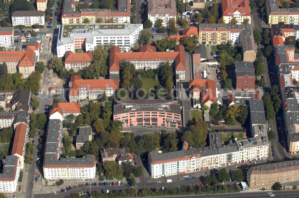 Berlin-Lichtenberg from the bird's eye view: Gelände des Sana Klinikums in Berlin-Lichtenberg. Das Sana Klinikum Lichtenberg gehört zur Sana Kliniken Berlin-Brandenburg GmbH. Dies sind Einrichtungen zur ambulanten, stationären und rehabilitativen Gesundheitsversorgung in Berlin und Brandenburg. Adresse / Kontakt: Sana Klinikum Lichtenberg Fanningerstraße 32, 10365 Berlin - Lichtenberg; Fon: 030 - 55 18 0; Fax: 030 - 55 18 40 04; Mail: info@sana-kl.de Weitere Informationen: http://