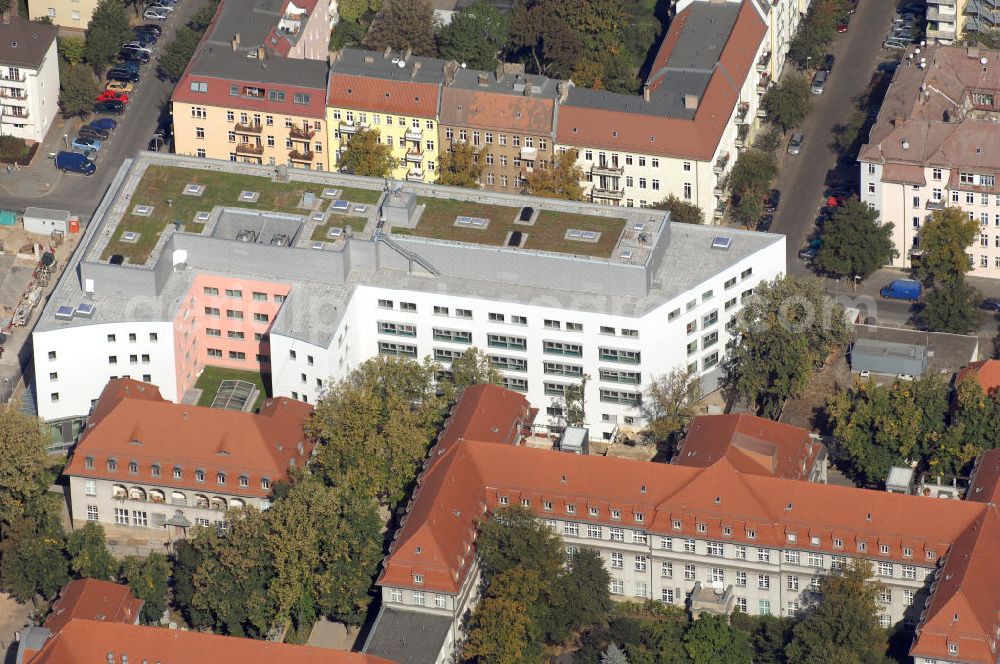 Aerial image Berlin-Lichtenberg - Gelände des Sana Klinikums in Berlin-Lichtenberg. Blick auf den Erweiterungsbau. Das Sana Klinikum Lichtenberg gehört zur Sana Kliniken Berlin-Brandenburg GmbH. Dies sind Einrichtungen zur ambulanten, stationären und rehabilitativen Gesundheitsversorgung in Berlin und Brandenburg. Adresse / Kontakt: Sana Klinikum Lichtenberg Fanningerstraße 32, 10365 Berlin - Lichtenberg; Fon: 030 - 55 18 0; Fax: 030 - 55 18 40 04; Mail: info@sana-kl.de Weitere Informationen: http://