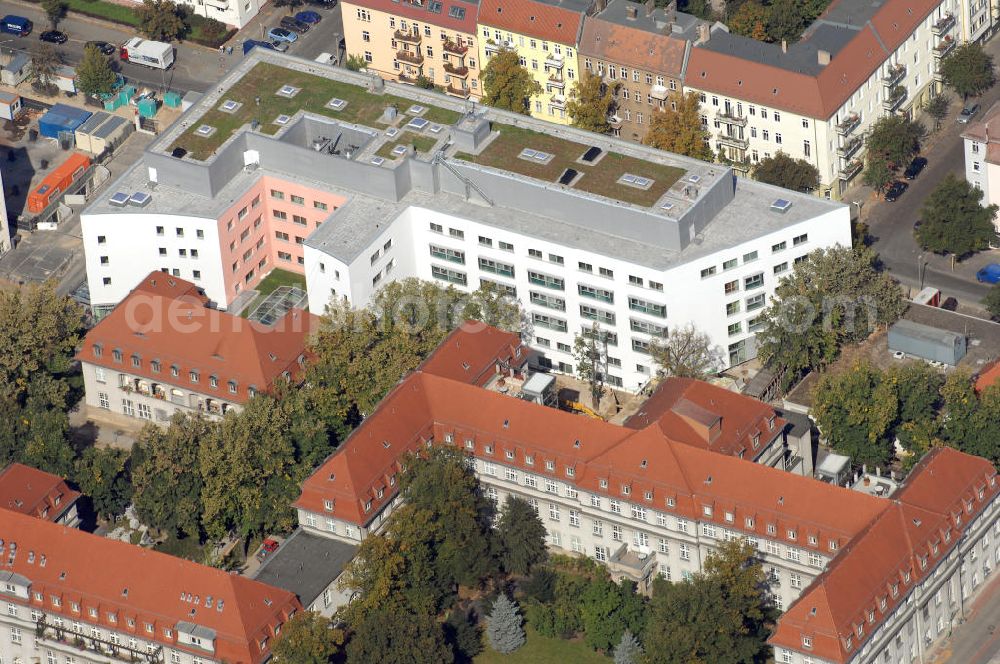 Aerial photograph Berlin-Lichtenberg - Gelände des Sana Klinikums in Berlin-Lichtenberg. Blick auf den Erweiterungsbau. Das Sana Klinikum Lichtenberg gehört zur Sana Kliniken Berlin-Brandenburg GmbH. Dies sind Einrichtungen zur ambulanten, stationären und rehabilitativen Gesundheitsversorgung in Berlin und Brandenburg. Adresse / Kontakt: Sana Klinikum Lichtenberg Fanningerstraße 32, 10365 Berlin - Lichtenberg; Fon: 030 - 55 18 0; Fax: 030 - 55 18 40 04; Mail: info@sana-kl.de Weitere Informationen: http://