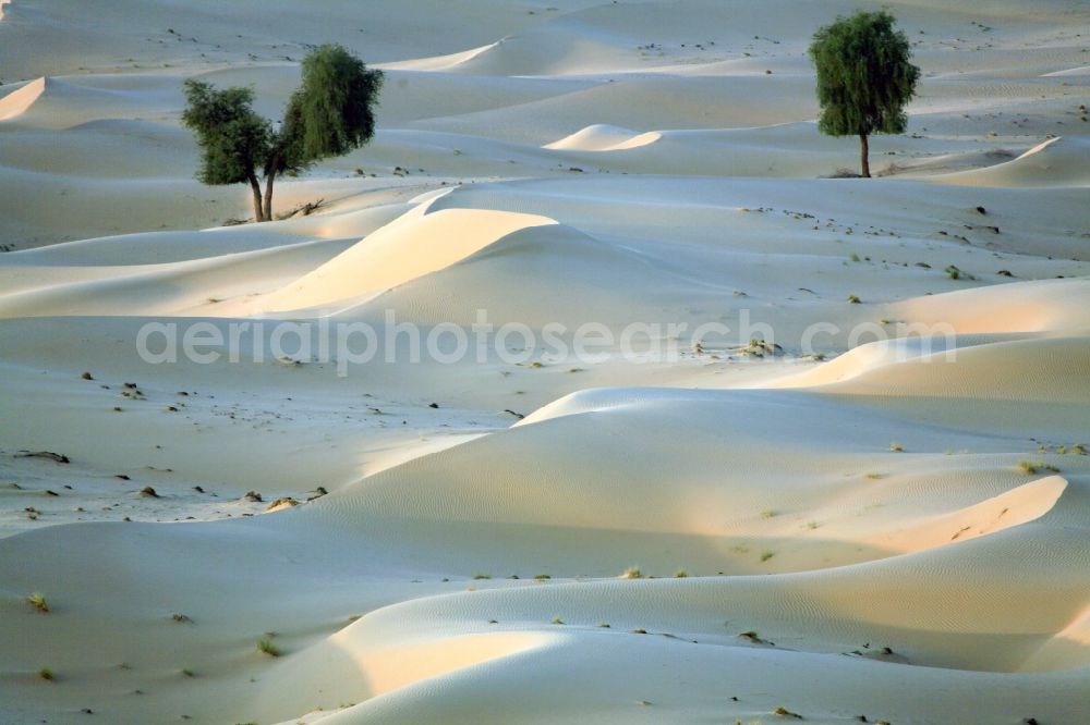 Dubai from the bird's eye view: Sand and desert landscape near Dubai, United Arab Emirates