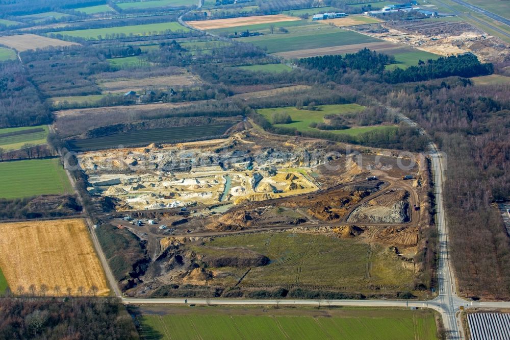 Aerial image Kirchhellen - Sand and gravel pit of Stremmer on Dinslakener Strasse in Kirchhellen in the state of North Rhine-Westphalia