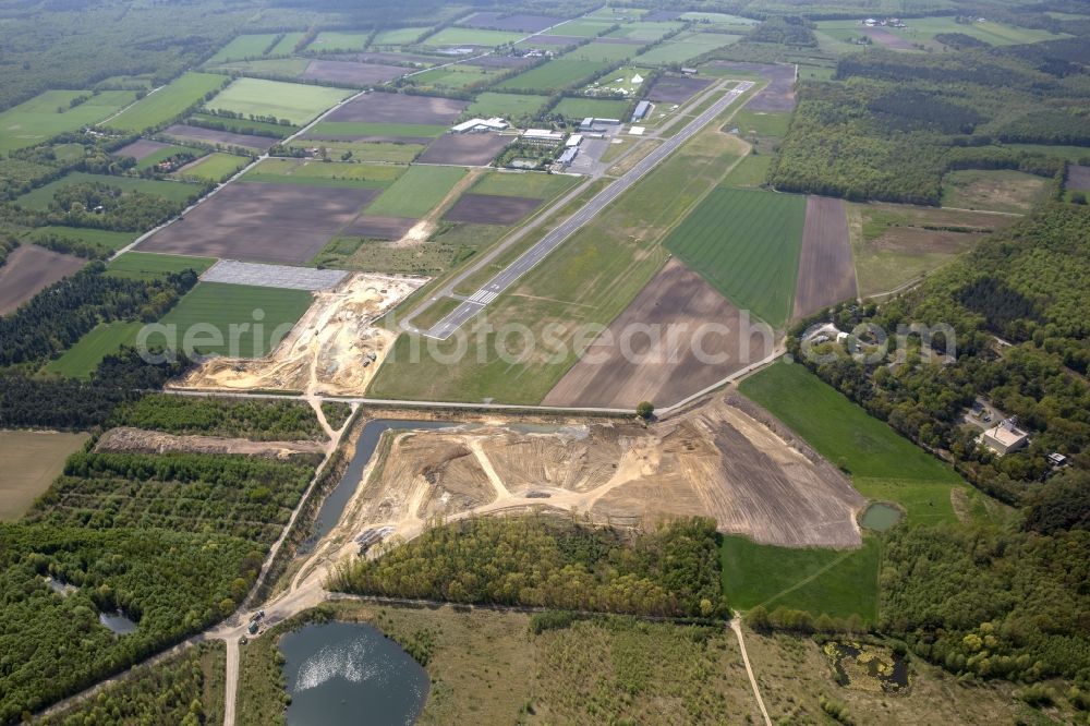 Aerial photograph Kirchhellen - Gravel pit on the runway of the airfield Schwarze Heide in Kirchhellen in North Rhine-Westphalia