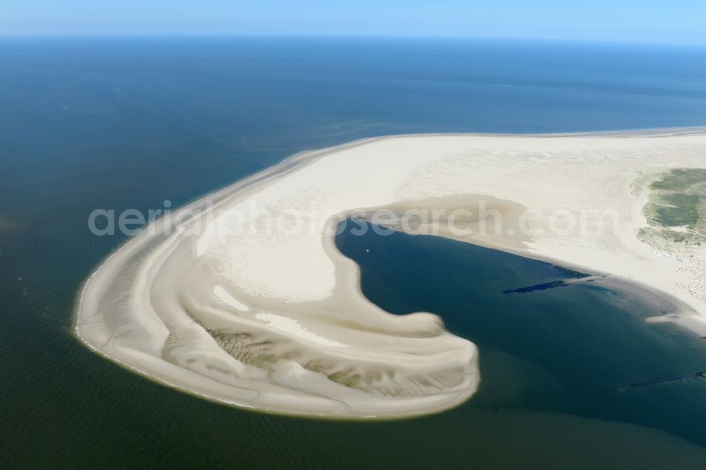 Borkum from the bird's eye view: Sandy coastline with Natural bay on the North Sea Island Borkum in the state Lower Saxony