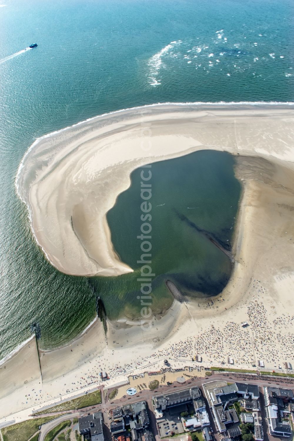 Borkum from the bird's eye view: Sandy coastline with Natural bay on the North Sea Island Borkum in the state Lower Saxony