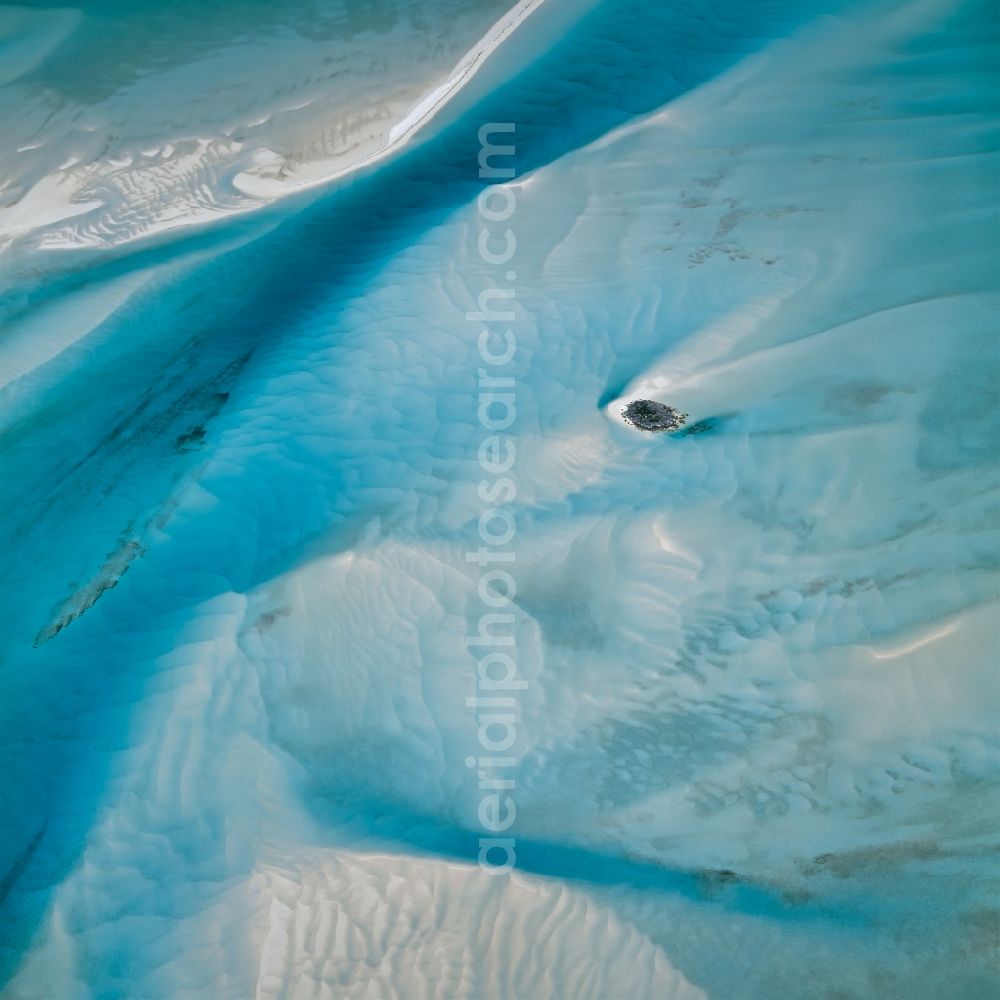 Long Island from the bird's eye view: Sandbank- land area by flow under the sea water surface North Atlantic Ocean in Long Island in Bahamas