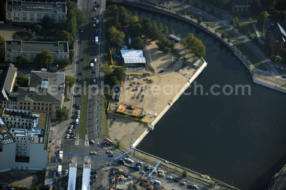 Aerial photograph Berlin - Beach bar on the riverbank of the Humboldthafen harbour in Berlin in Germany. The compound belongs to Metaxa Bay Beach Club