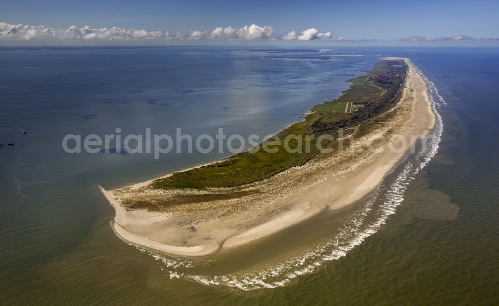 Juist from the bird's eye view: Sandy beach of the coastal area of ​​the North Sea island of Juist in Lower Saxony