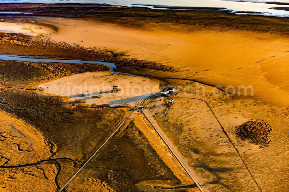 Aerial image Sankt Peter-Ording - Beach landscape along the on Badestelle Boehm sowie das Restaurant Die Seekiste in Sankt Peter-Ording in the state Schleswig-Holstein, Germany