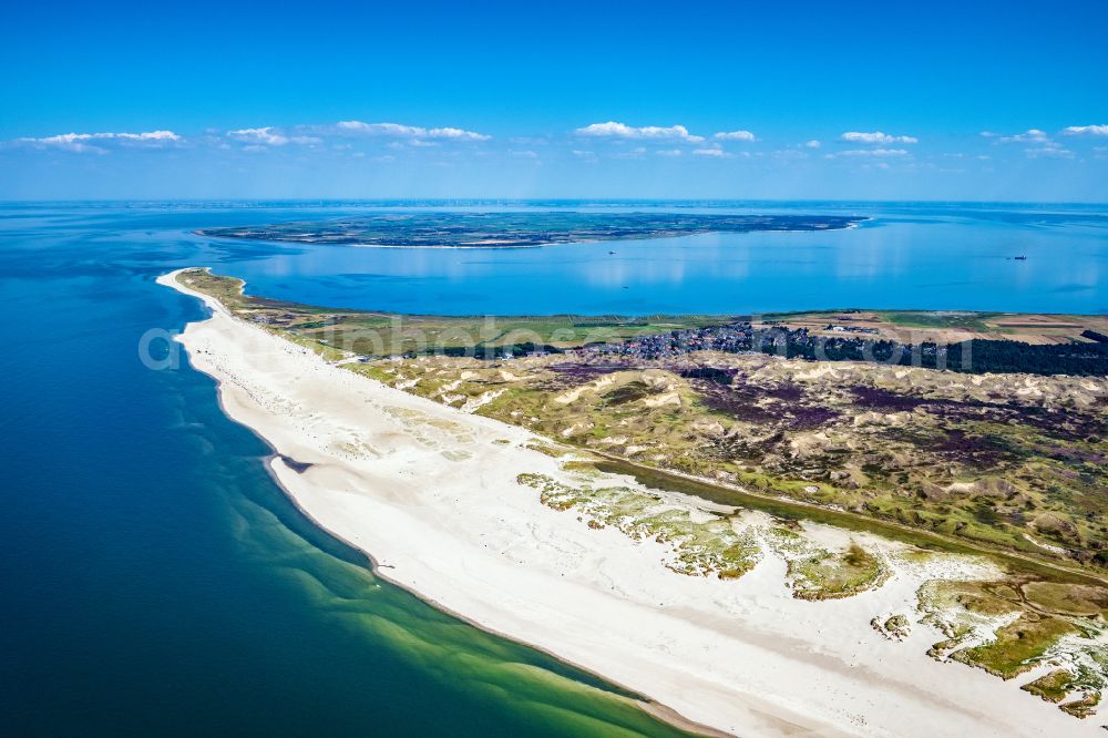 Norddorf from the bird's eye view: Sandy beach landscape along the coast in Norddorf in Amrum Nordfriesland in the state Schleswig-Holstein, Germany