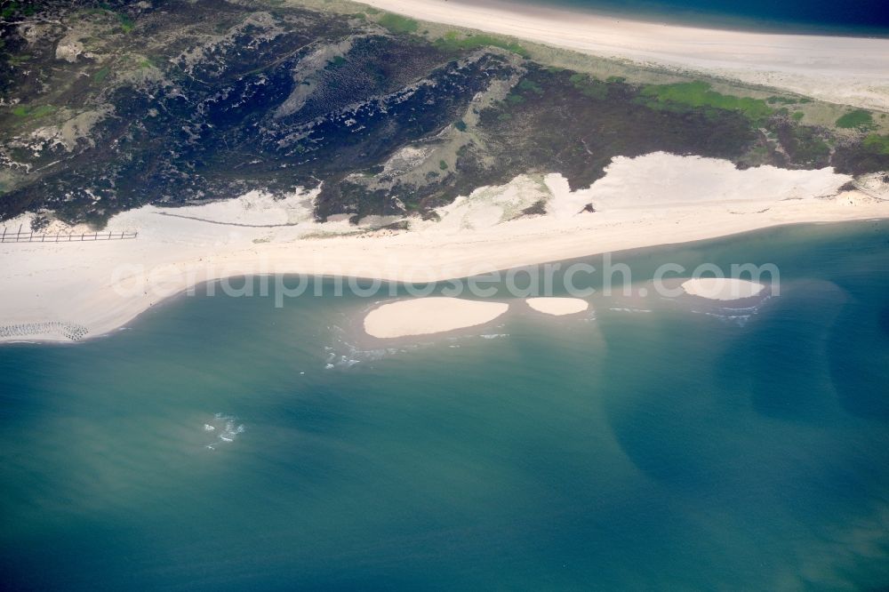 Aerial photograph Hörnum (Sylt) - Beach landscape on the North Sea in Hoernum (Sylt) in the state Schleswig-Holstein