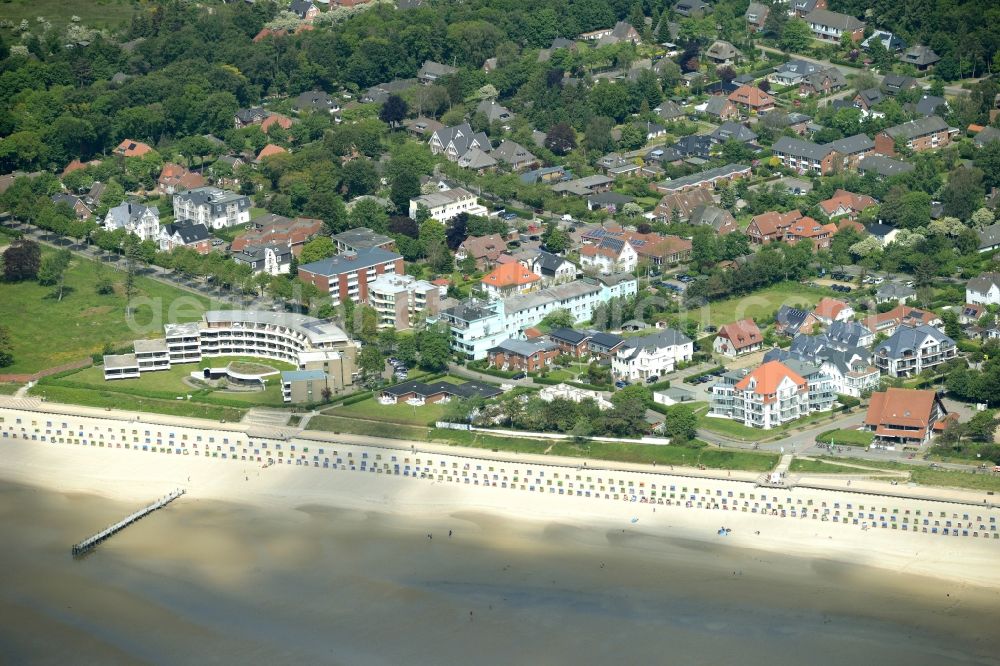 Wyk auf Föhr from the bird's eye view: Beach landscape on the North Sea Island Wyk auf Foehr in the state Schleswig-Holstein