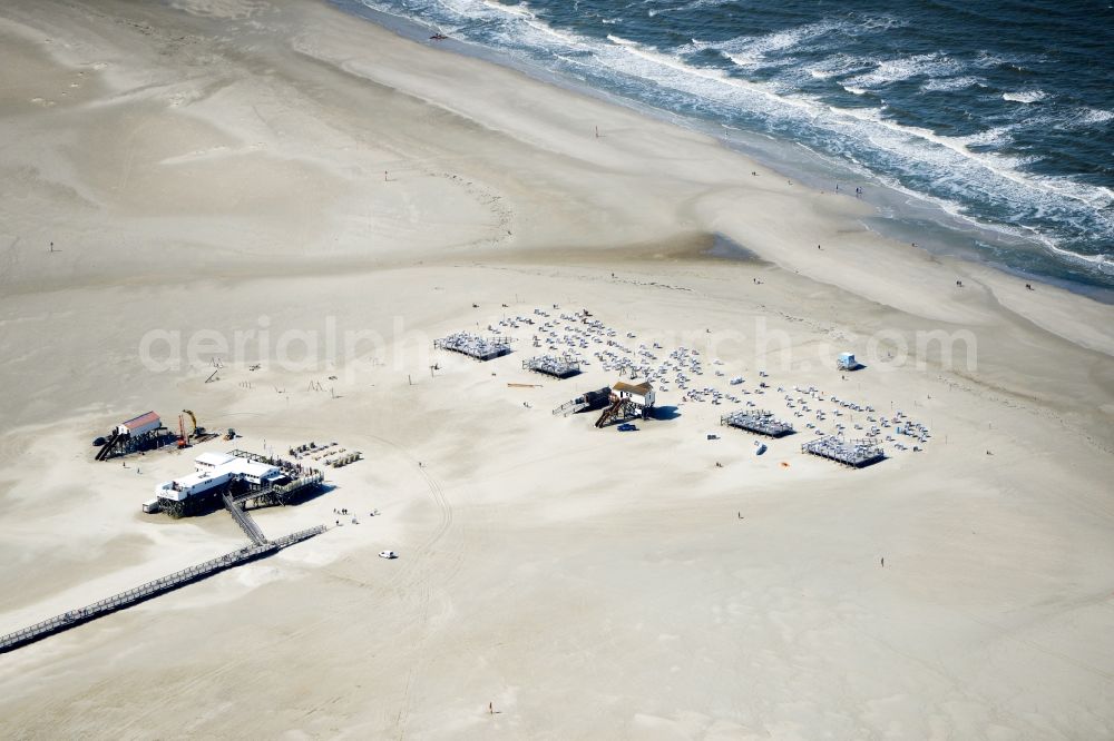 Sankt Peter-Ording from the bird's eye view: Beach landscape on the North Sea coast in the district Sankt Peter-Ording in Sankt Peter-Ording in the state Schleswig-Holstein