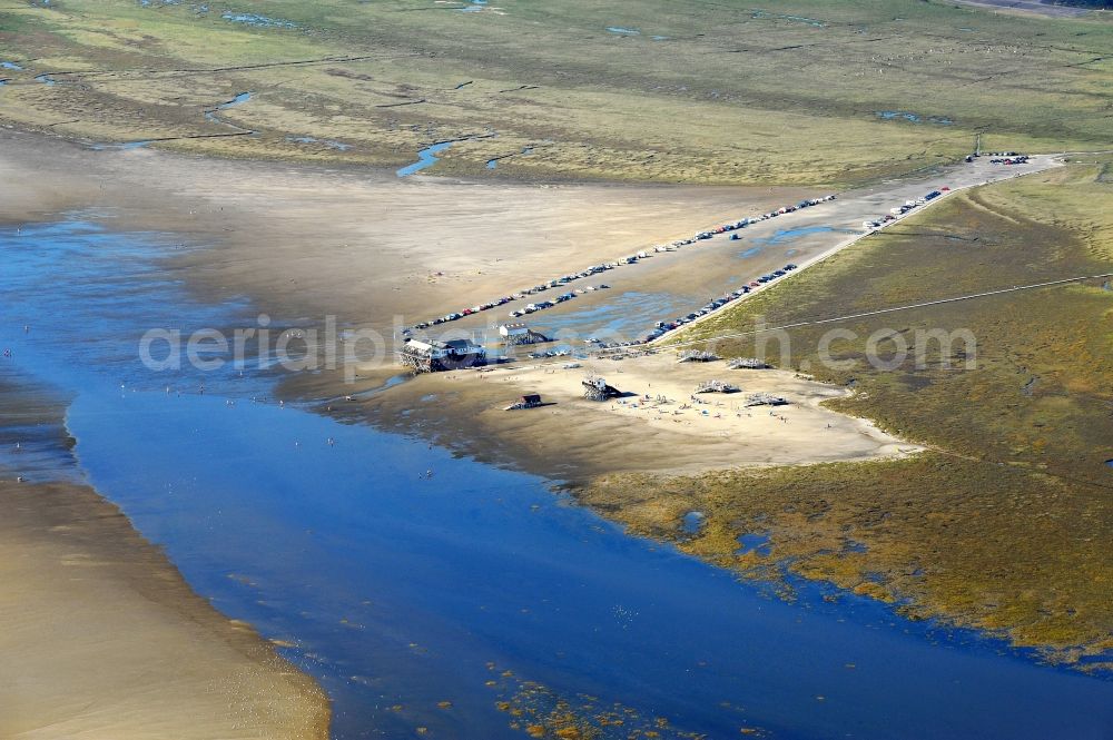 Sankt Peter-Ording from the bird's eye view: Beach landscape on the North Sea coast in Sankt Peter-Ording in the state Schleswig-Holstein