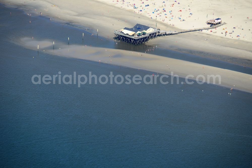 Sankt Peter-Ording from the bird's eye view: Beach landscape on the North Sea coast in Sankt Peter-Ording in the state Schleswig-Holstein