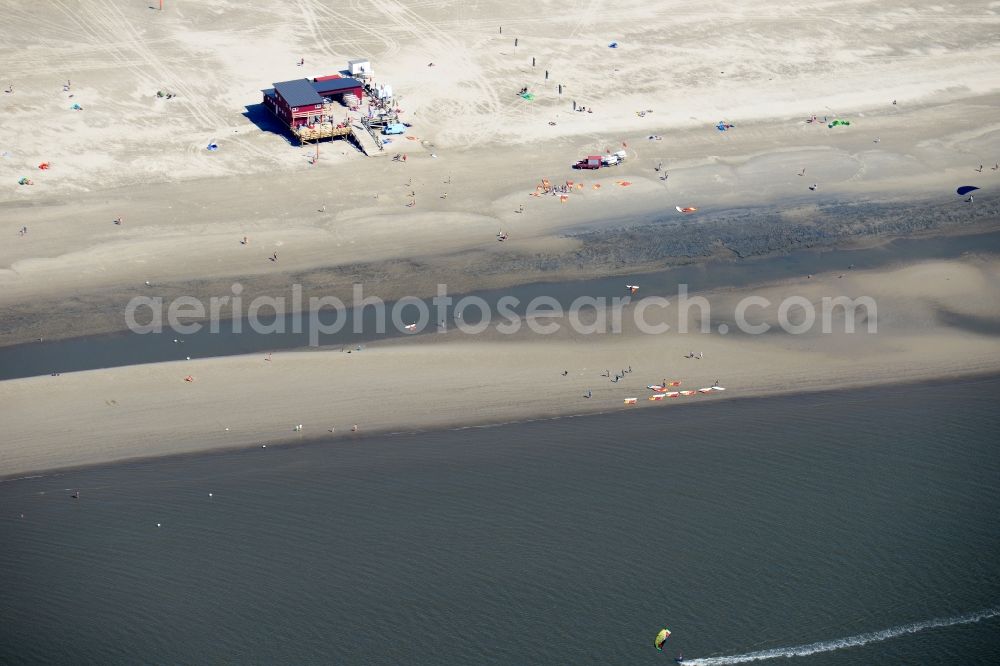 Sankt Peter-Ording from the bird's eye view: Beach landscape on the North Sea coast in Sankt Peter-Ording in the state Schleswig-Holstein