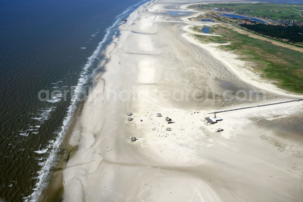 Sankt Peter-Ording from the bird's eye view: Beach landscape on the North Sea coast in Sankt Peter-Ording in the state Schleswig-Holstein