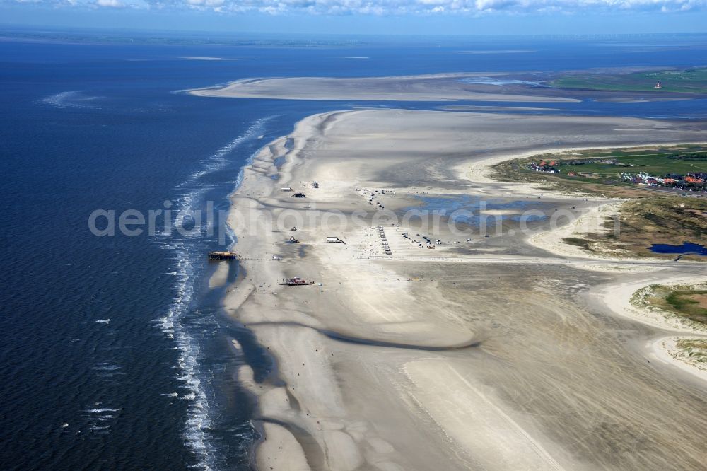 Sankt Peter-Ording from the bird's eye view: Beach landscape on the North Sea coast in Sankt Peter-Ording in the state Schleswig-Holstein