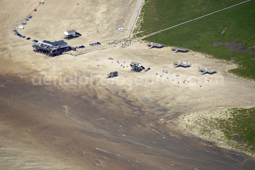 Sankt Peter-Ording from the bird's eye view: Beach landscape on the North Sea coast in Sankt Peter-Ording in the state Schleswig-Holstein