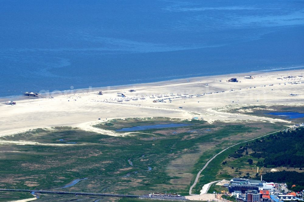 Aerial photograph Sankt Peter-Ording - Beach landscape on the North Sea coast in Sankt Peter-Ording in the state Schleswig-Holstein