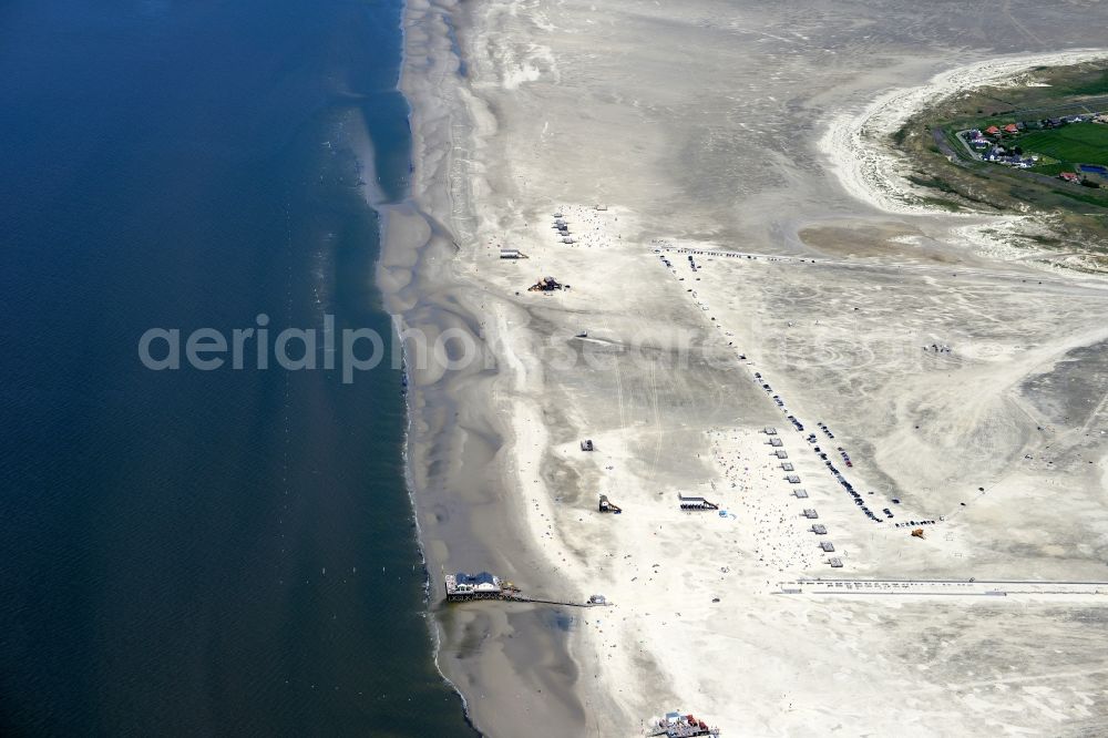 Sankt Peter-Ording from the bird's eye view: Beach landscape on the North Sea coast in Sankt Peter-Ording in the state Schleswig-Holstein