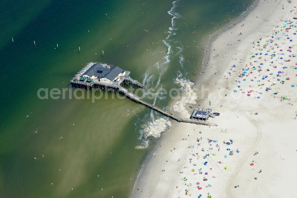 Sankt Peter-Ording from the bird's eye view: Beach landscape on the North Sea coast in Sankt Peter-Ording in the state Schleswig-Holstein