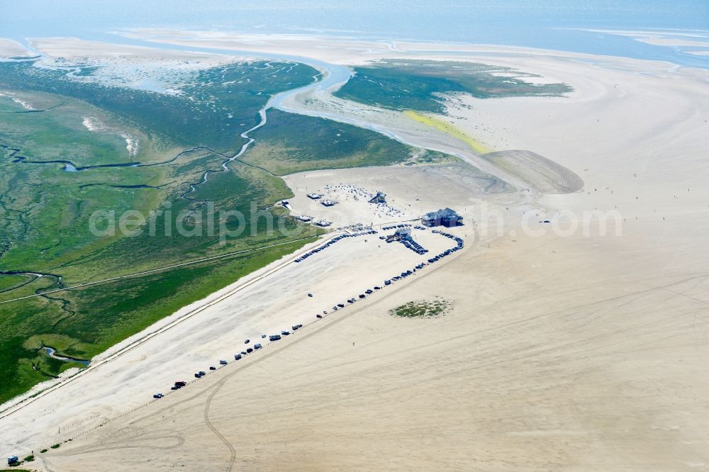 Sankt Peter-Ording from the bird's eye view: Beach landscape on the North Sea coast in Sankt Peter-Ording in the state Schleswig-Holstein