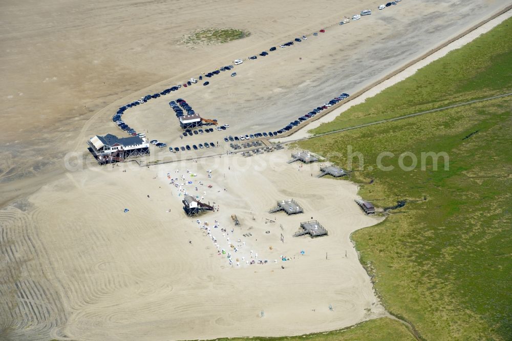 Aerial photograph Sankt Peter-Ording - Beach landscape on the North Sea coast in Sankt Peter-Ording in the state Schleswig-Holstein