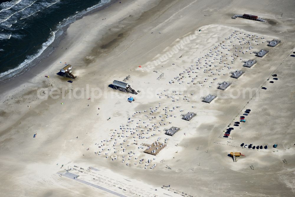 Sankt Peter-Ording from the bird's eye view: Beach landscape on the North Sea coast in Sankt Peter-Ording in the state Schleswig-Holstein