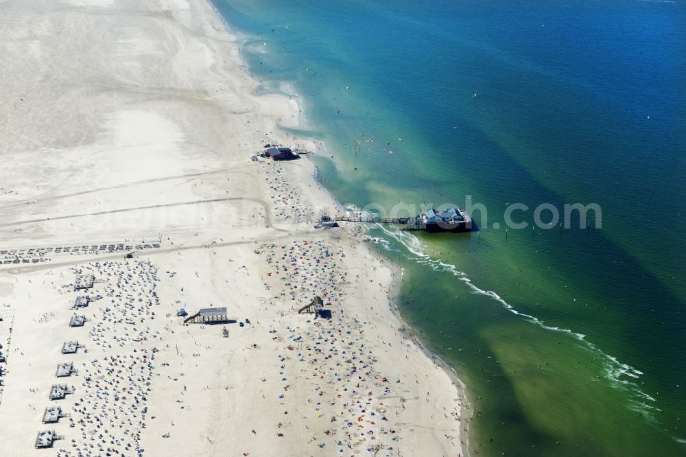 Sankt Peter-Ording from the bird's eye view: Beach landscape on the North Sea coast in Sankt Peter-Ording in the state Schleswig-Holstein