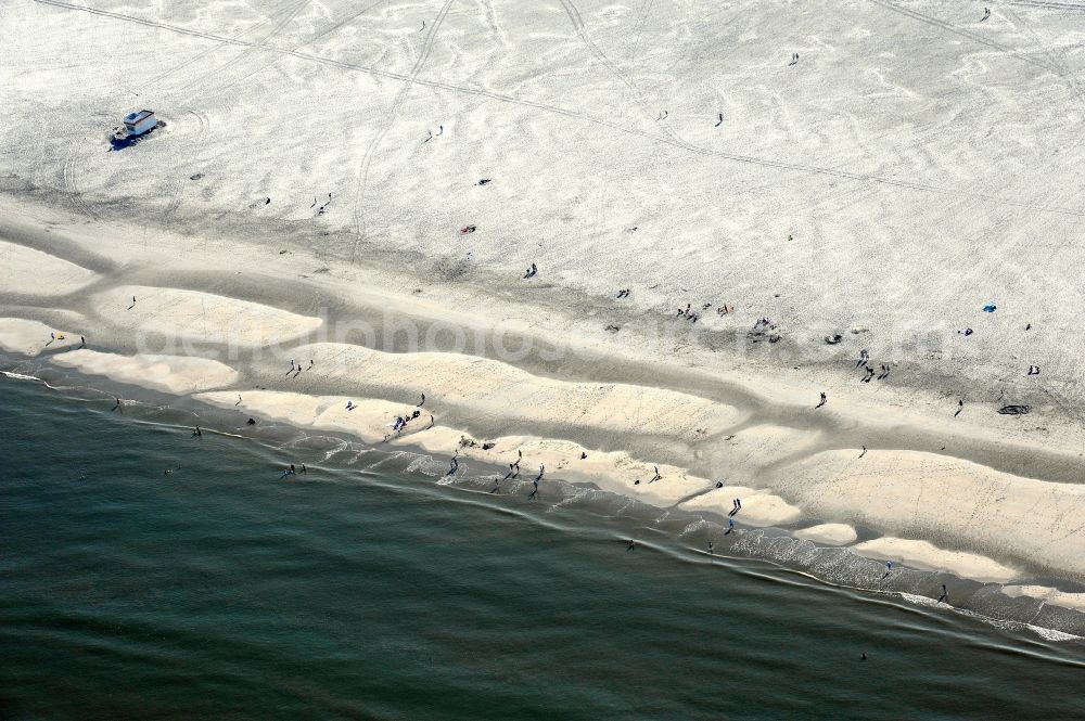 Aerial photograph Juist - Beach landscape on the North Sea in Juist in the state Lower Saxony