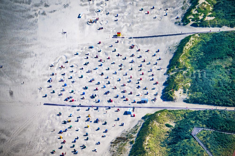 Juist from the bird's eye view: Beach landscape on the North Sea in Juist in the state Lower Saxony