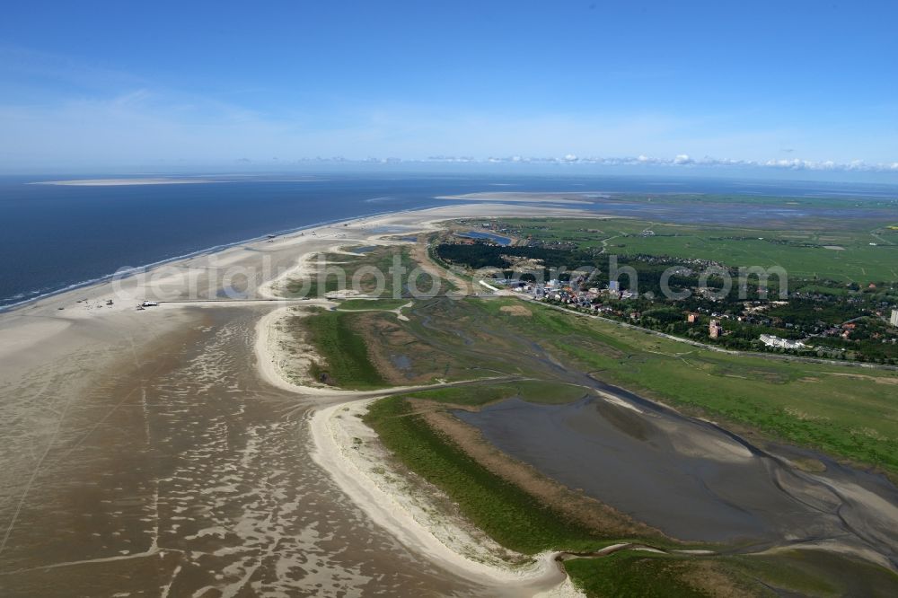 Sankt Peter-Ording from the bird's eye view: Beach landscape on the North Sea in Sankt Peter-Ording in the state Schleswig-Holstein