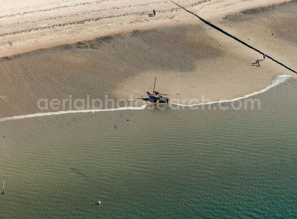 Aerial image Utersum - Sandy beach landscape in the coastal course of the North Sea in Utersum on the island of Foehr in the state Schleswig-Holstein, Germany