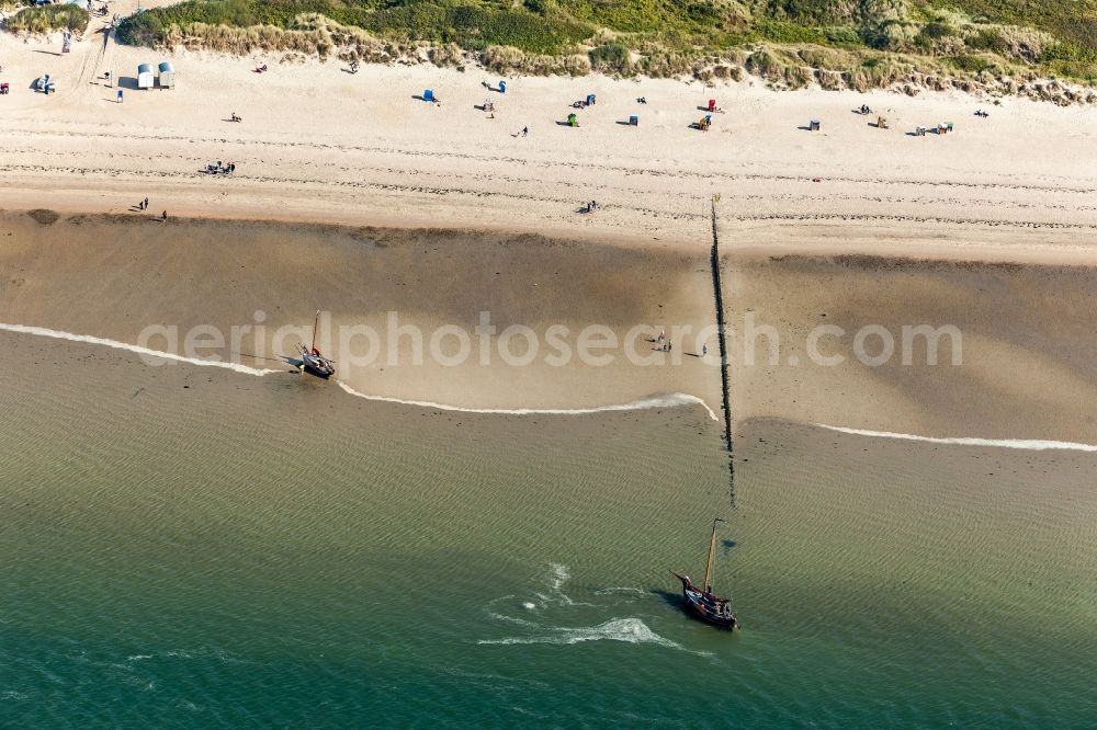 Aerial photograph Utersum - Sandy beach landscape in the coastal course of the North Sea in Utersum on the island of Foehr in the state Schleswig-Holstein, Germany