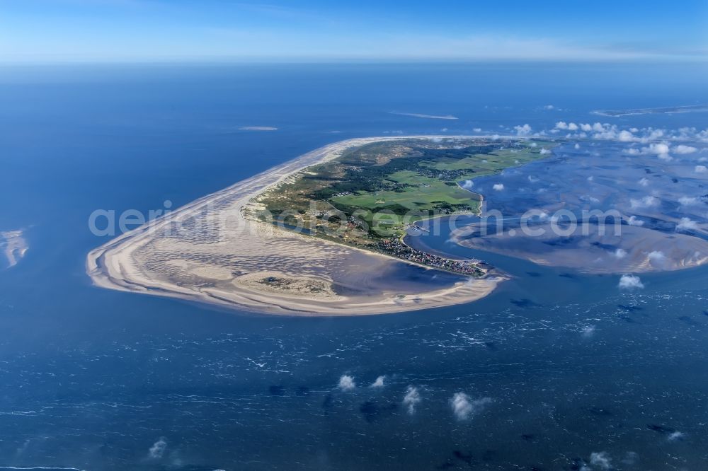 Aerial photograph Wittdün auf Amrum - Beach landscape on the North Sea in Wittduen auf Amrum in the state Schleswig-Holstein