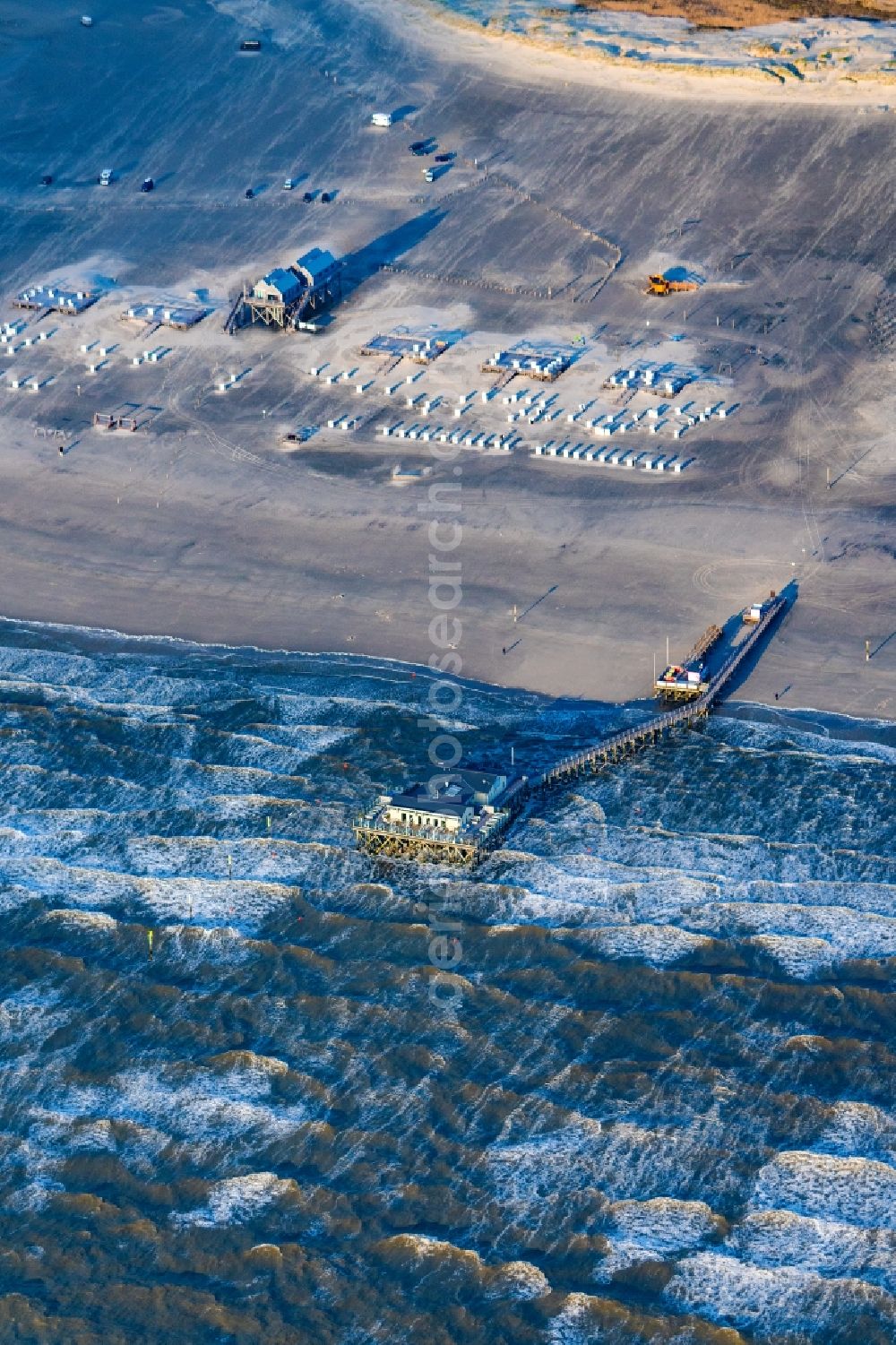 Aerial photograph Sankt Peter-Ording - Sandy beach landscape on the North Sea coast with restaurant in Sankt Peter-Ording in the state of Schleswig-Holstein