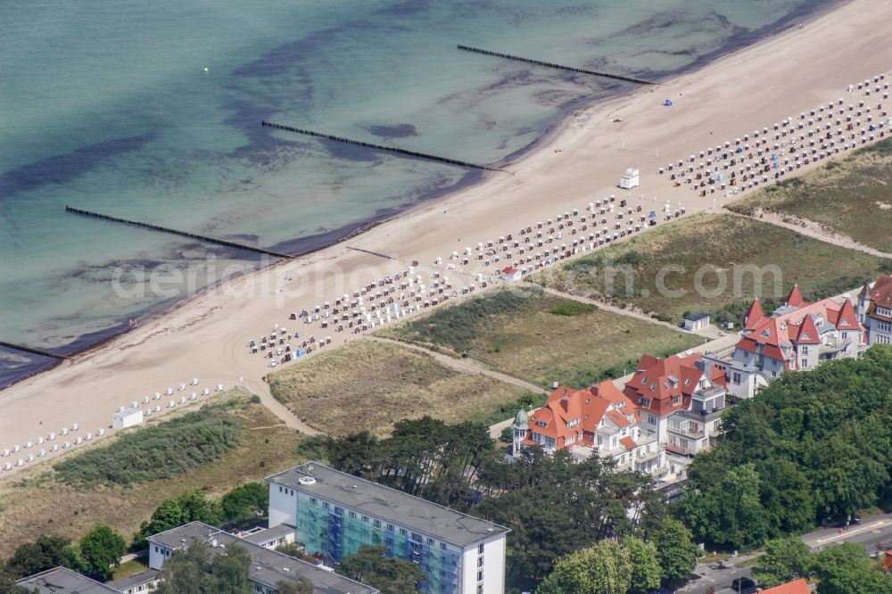 Rostock from the bird's eye view: Beach landscape along the in the district Warnemuende in Rostock at the baltic sea coast in the state Mecklenburg - Western Pomerania, Germany